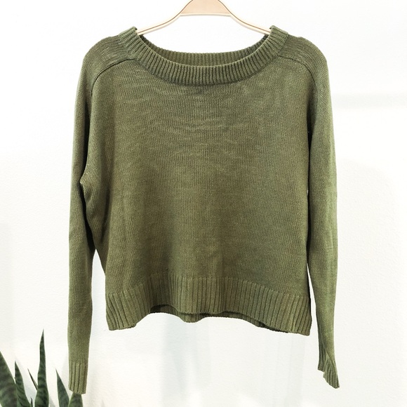 H&M Sweaters - Lovely green cropped sweater